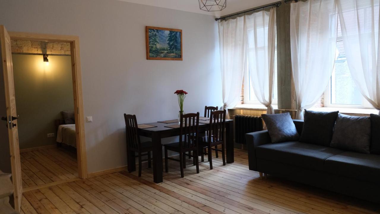 Historic Apartment With Wooden Floors In The Hearth Of Old-Town Riga Exterior foto